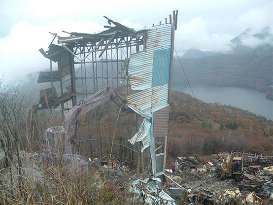 ロープウェイ山頂駅舎解体 2