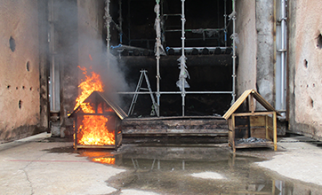 難燃剤の燃焼試験